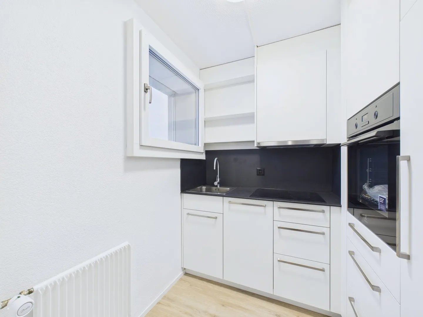 Appartement spacieux avec parking - Photo 3 sur 8