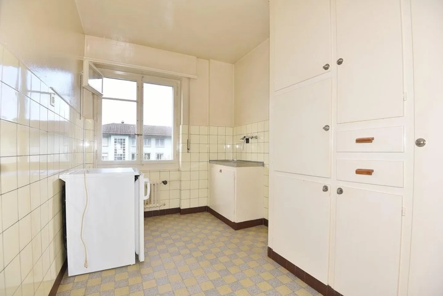 Pretty 2-room apartment on the 2nd floor - Photo 7 of 9