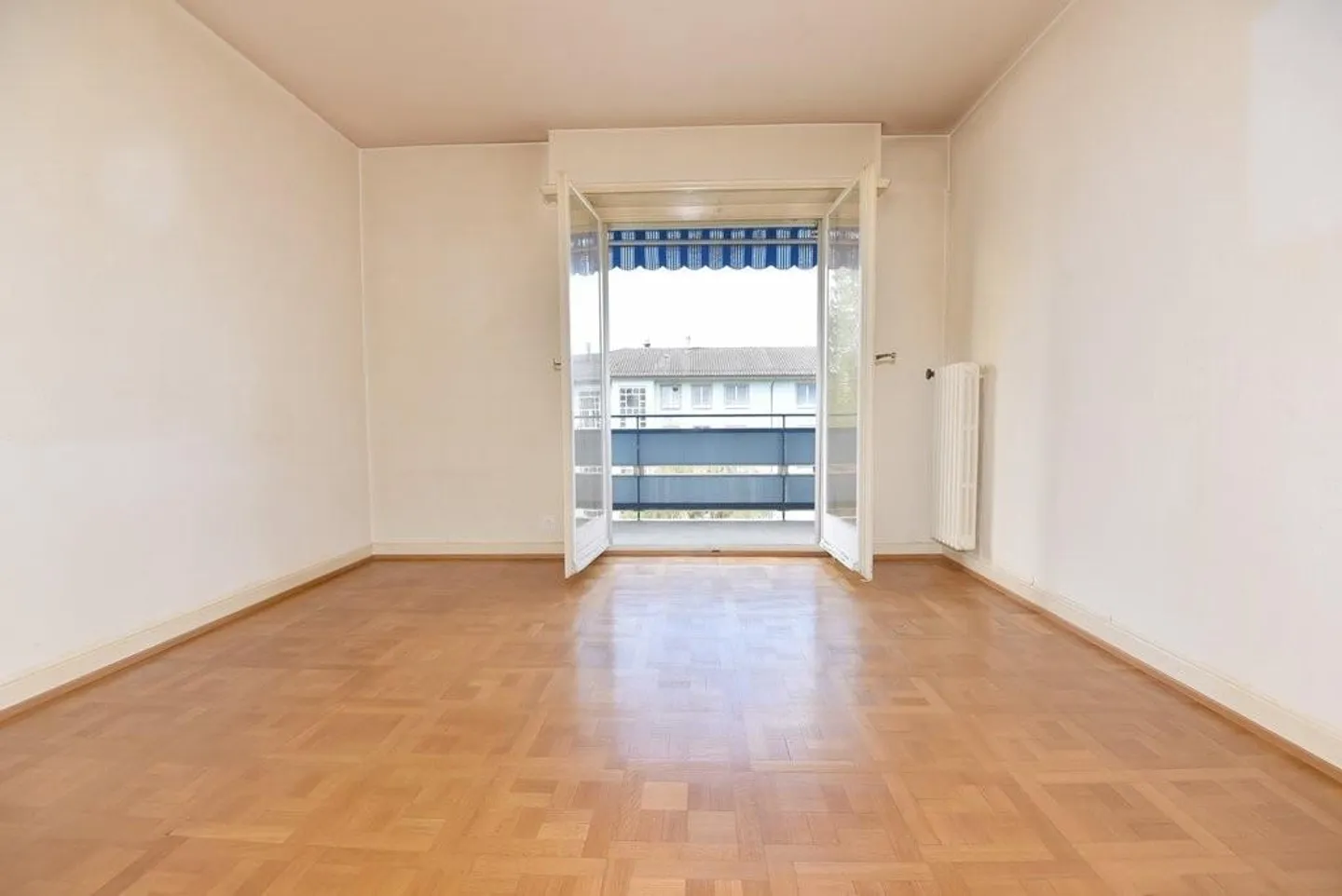 Pretty 2-room apartment on the 2nd floor - Photo 4 of 9