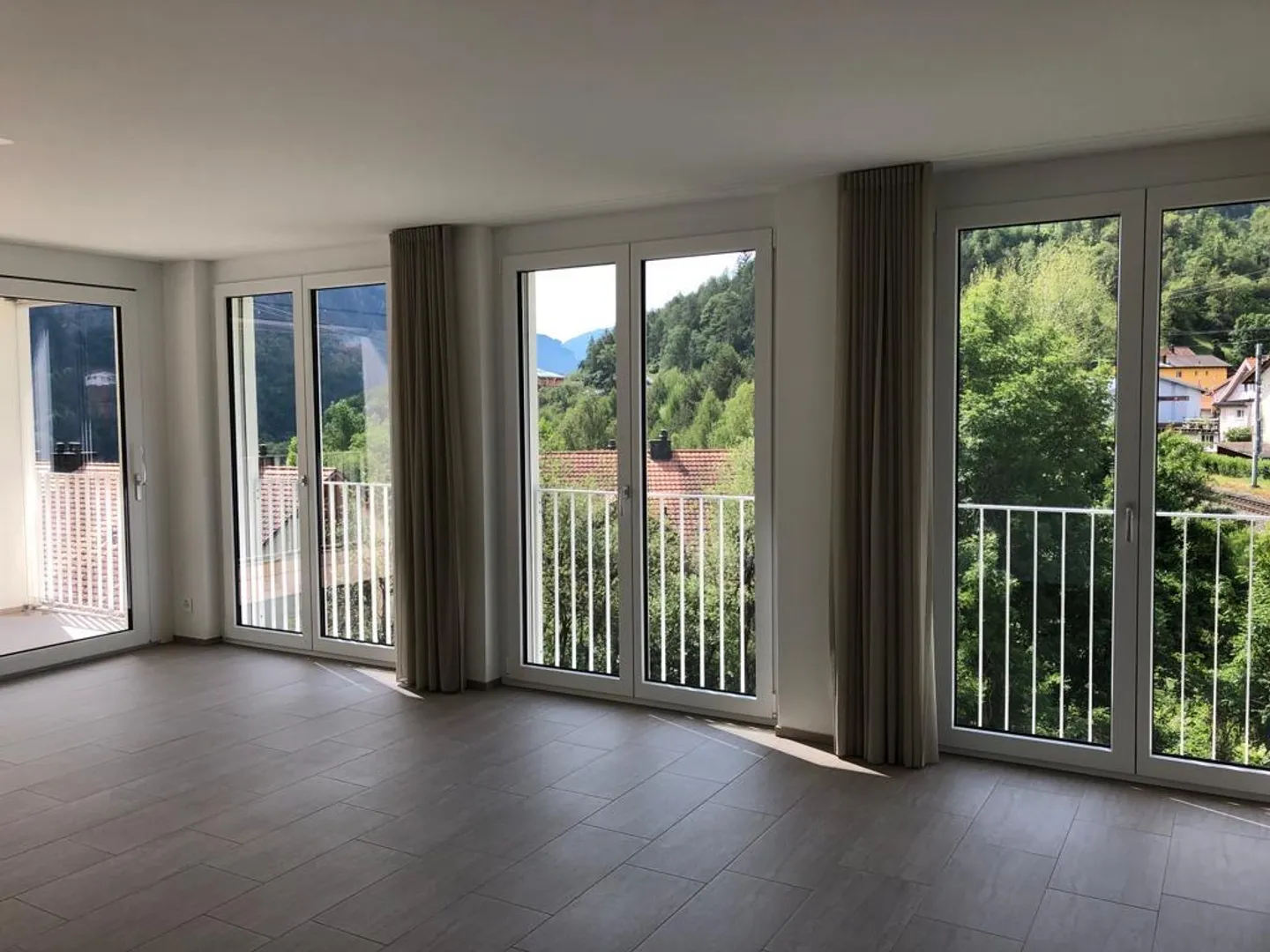 4.5 Room Apartment with Great View in Rhäzüns - Photo 2 of 12