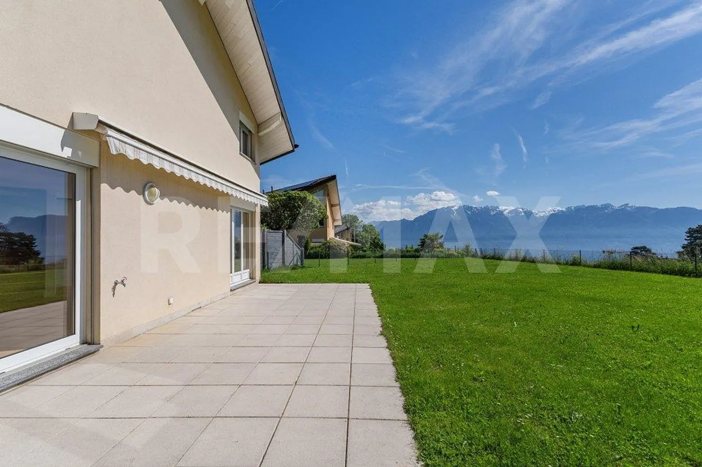 Magnificent Family Home with Panoramic Lake View - Photo 2 of 8
