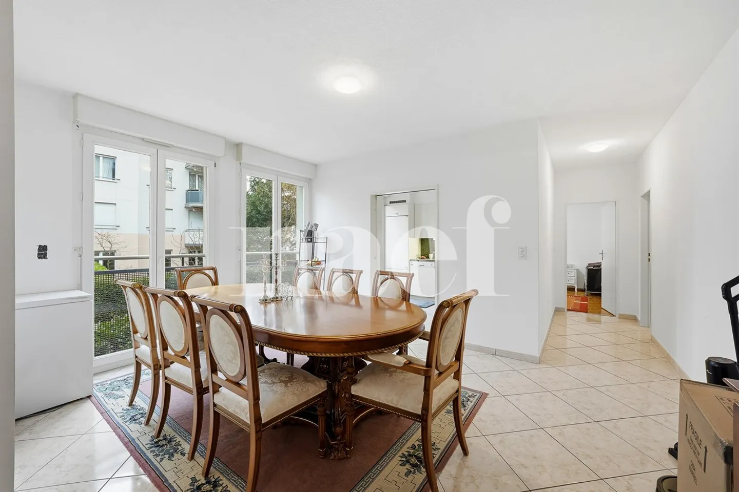 Rare opportunity in Grand-Saconnex? Spacious 7-room family apartment - Photo 4 of 13