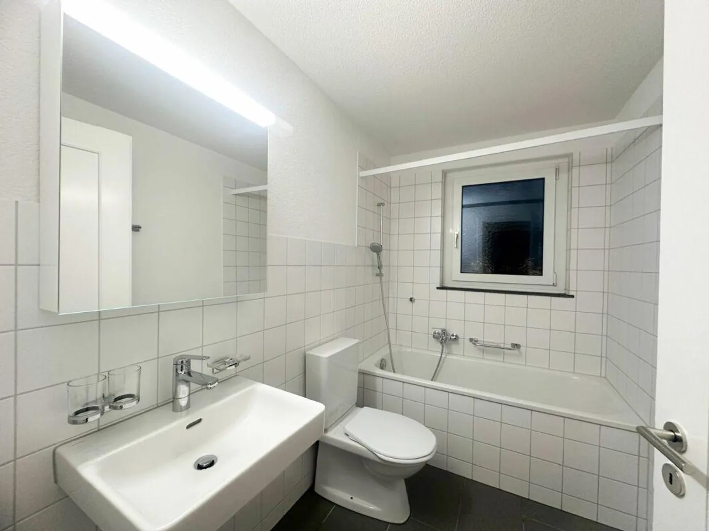 appartement charmant, fraîchement rénové dans un emplacement central à Frauenfeld - Photo 7 sur 8