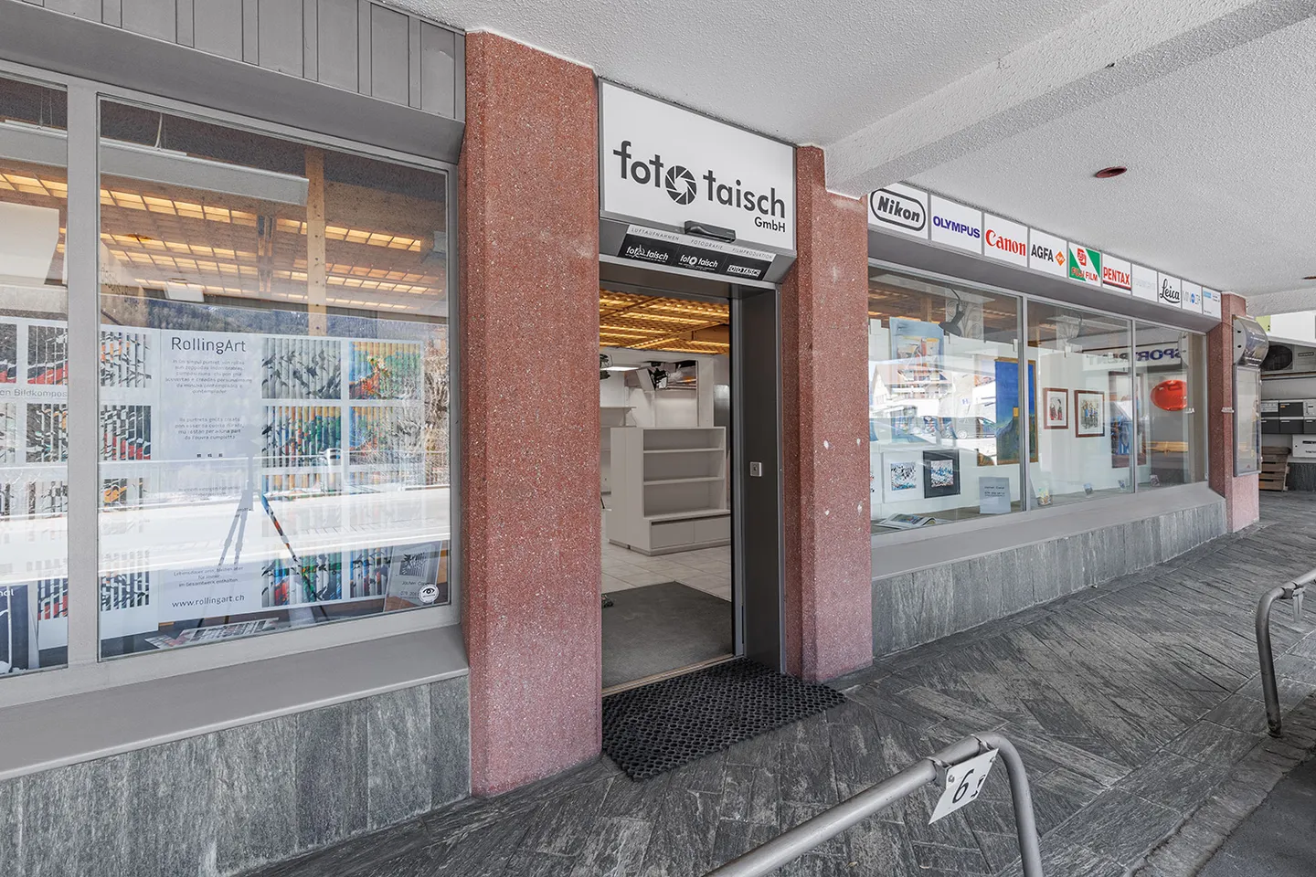 Centrally located flexible commercial space with partial rental potential - Photo 4 of 5