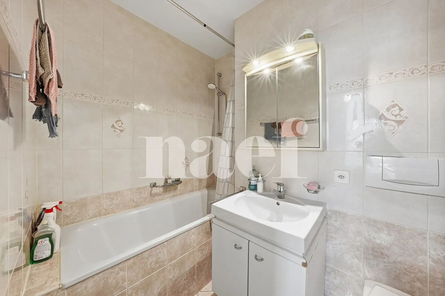 Rare opportunity in Grand-Saconnex? Spacious 7-room family apartment - Photo 12 of 13