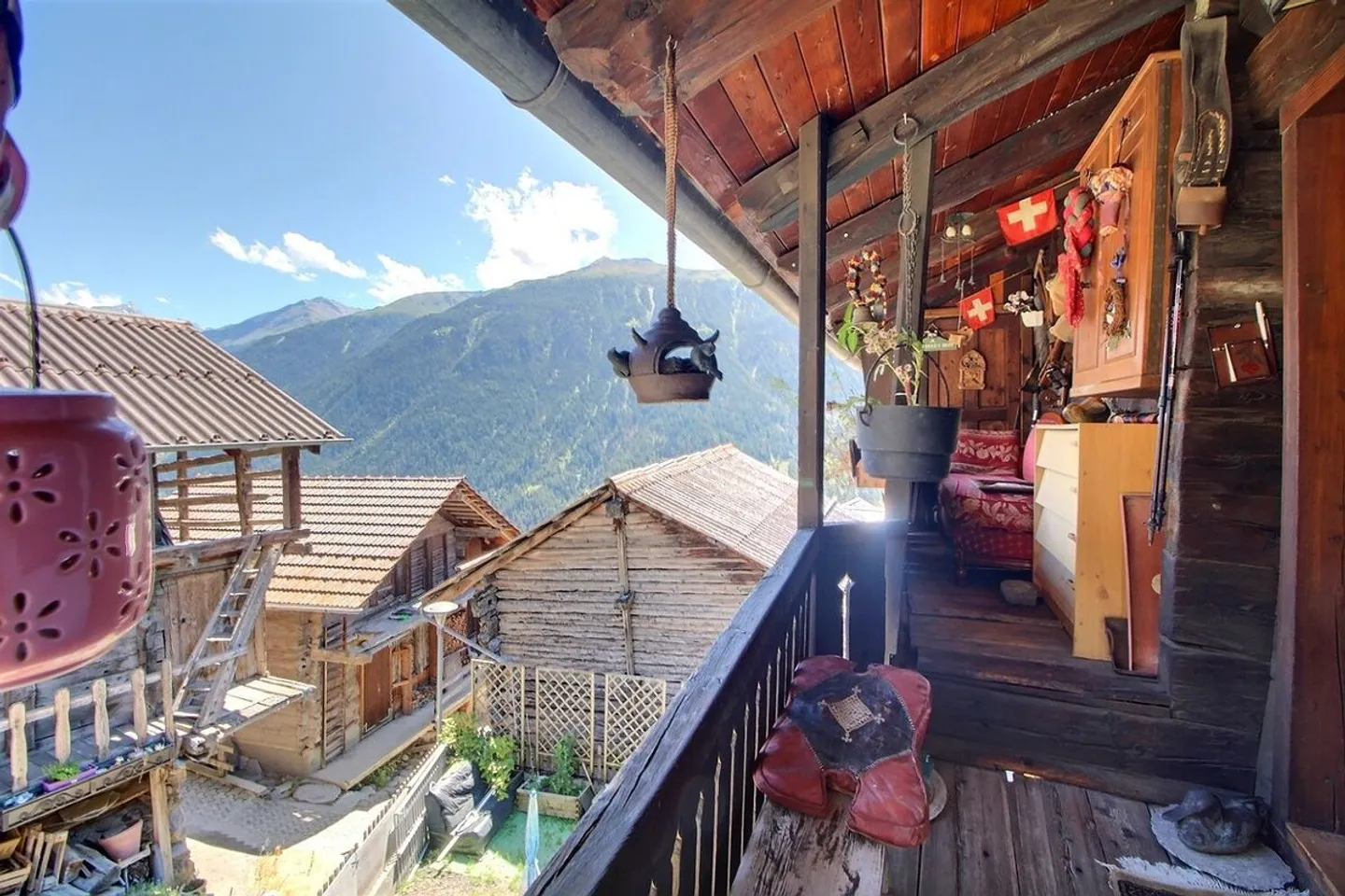 Charmante 2,5-Zimmer-Wohnung in Saint-Martin (VS) - Atemberaubender Blick auf die Alpen - Foto 3 von 7