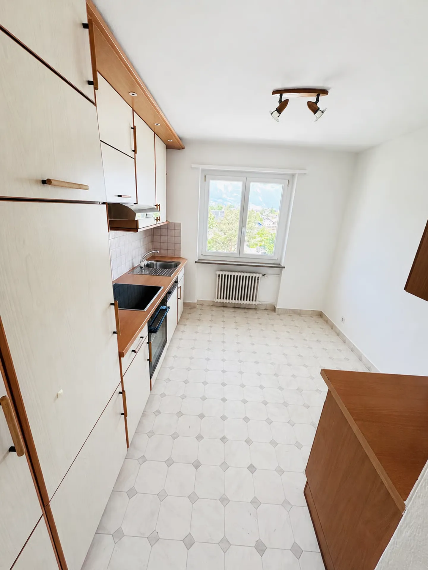 3-Zimmerwohnung mit Balkon / 4. OG mit Lift - Foto 3 di 7