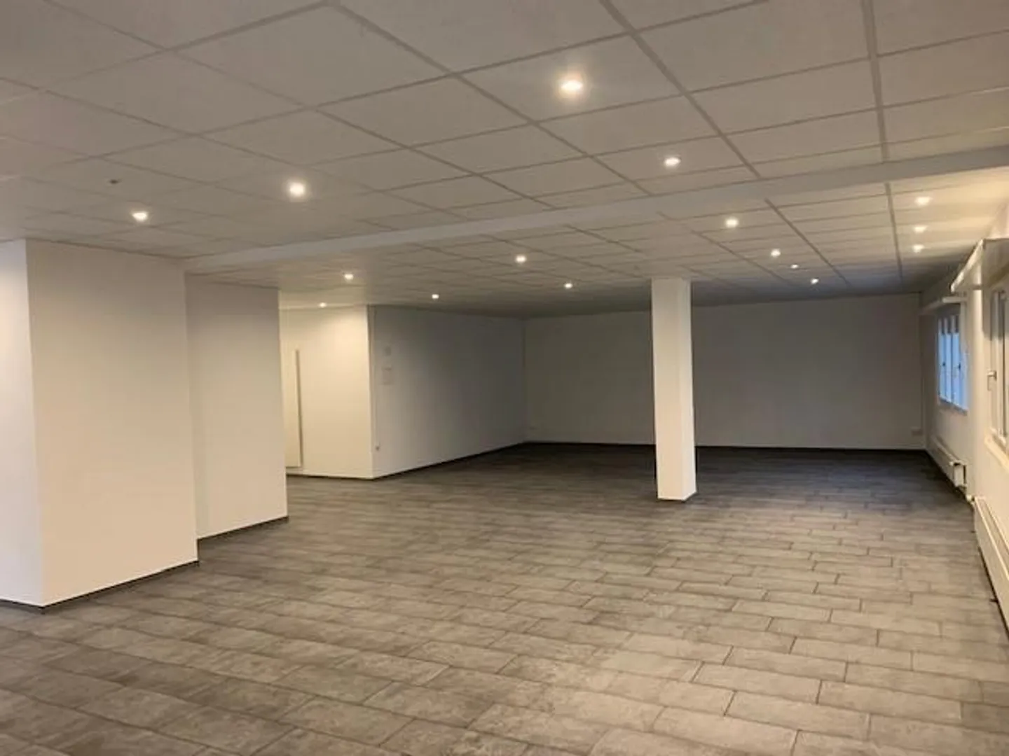 Perfekte Lage für erfolgreiche Geschäfte - Foto 2 von 2