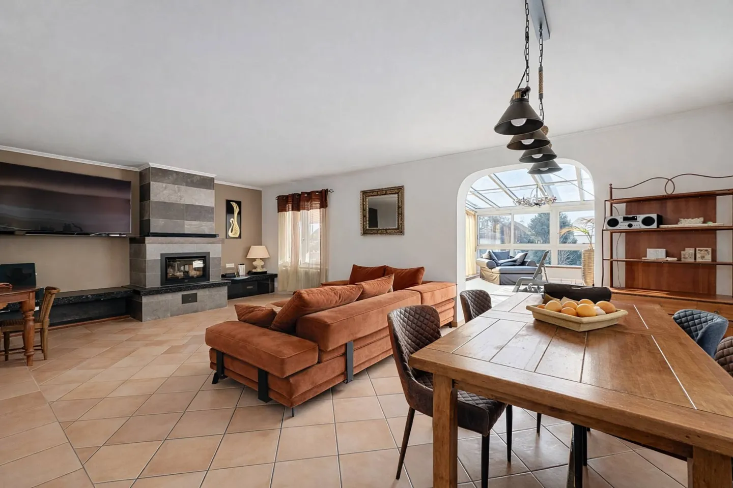 Élégante villa familiale avec piscine intérieure, sauna et hammam - Photo 2 sur 11