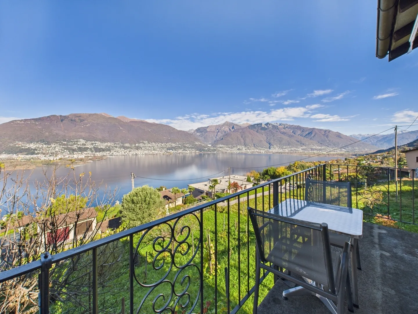Building plot with rustic and breathtaking view of Lake Maggiore in Vairano (Gambarogno, Ticino) Primary residence / Building plot with rustic and breathtaking lake view in Vairano (Gambarogno, Ticino) First apartment - Photo 10 of 12