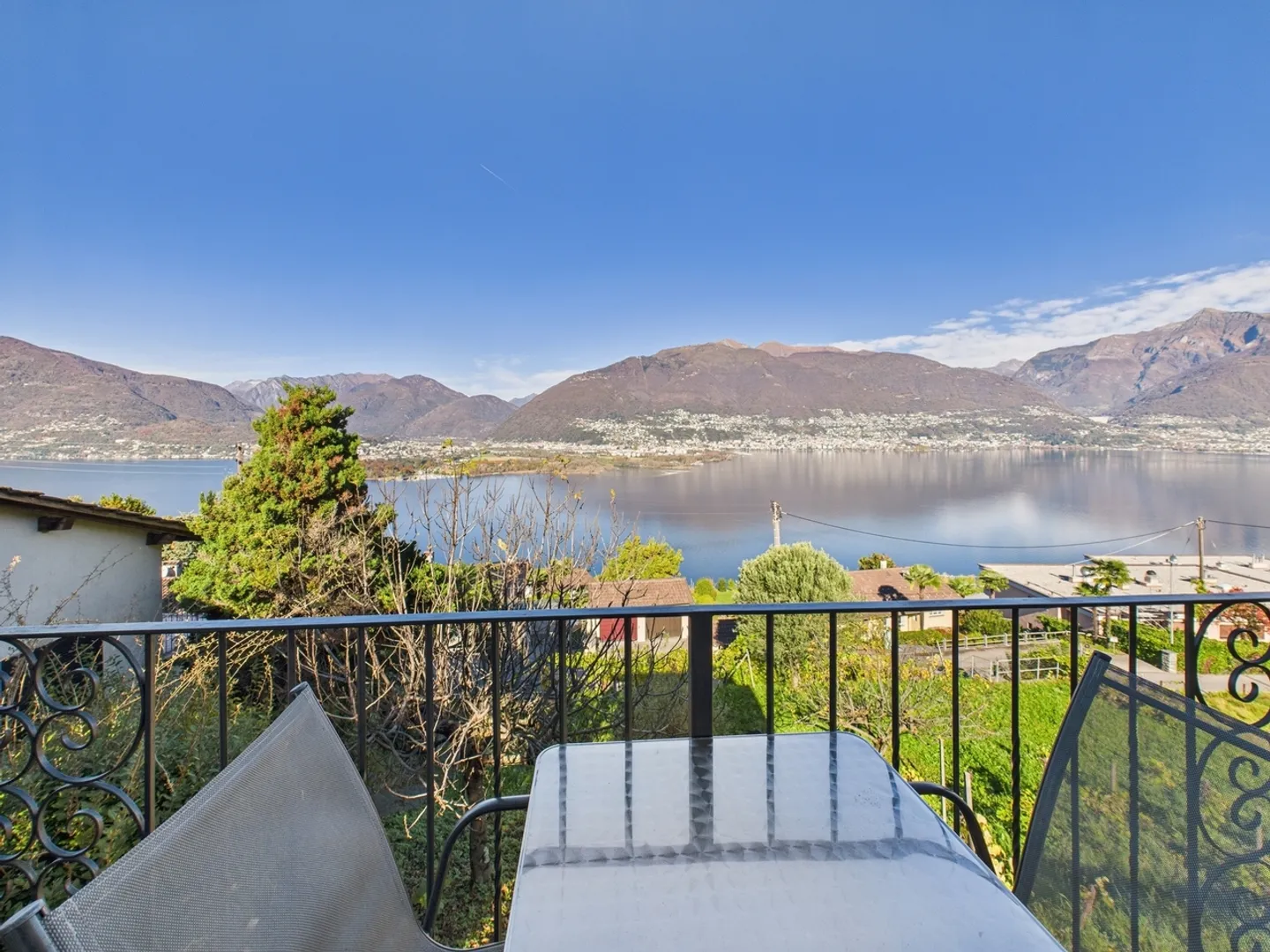 Building plot with rustic and breathtaking view of Lake Maggiore in Vairano (Gambarogno, Ticino) Primary residence / Building plot with rustic and breathtaking lake view in Vairano (Gambarogno, Ticino) First apartment - Photo 11 of 12