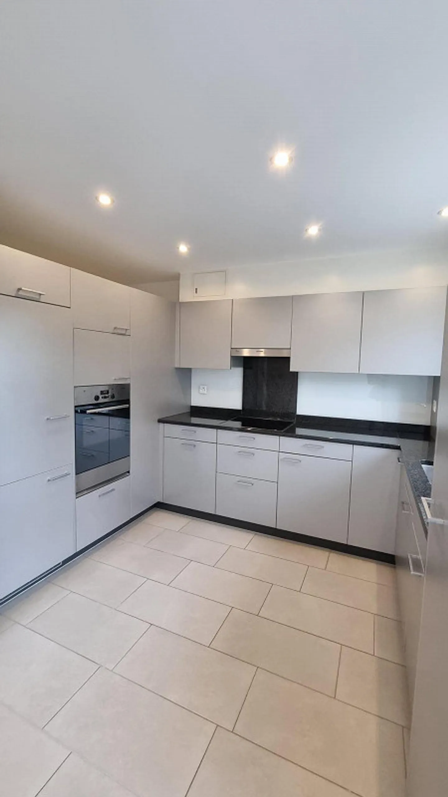 Appartamento moderno di 4,5 stanze in una posizione tranquilla - Foto 2 di 8