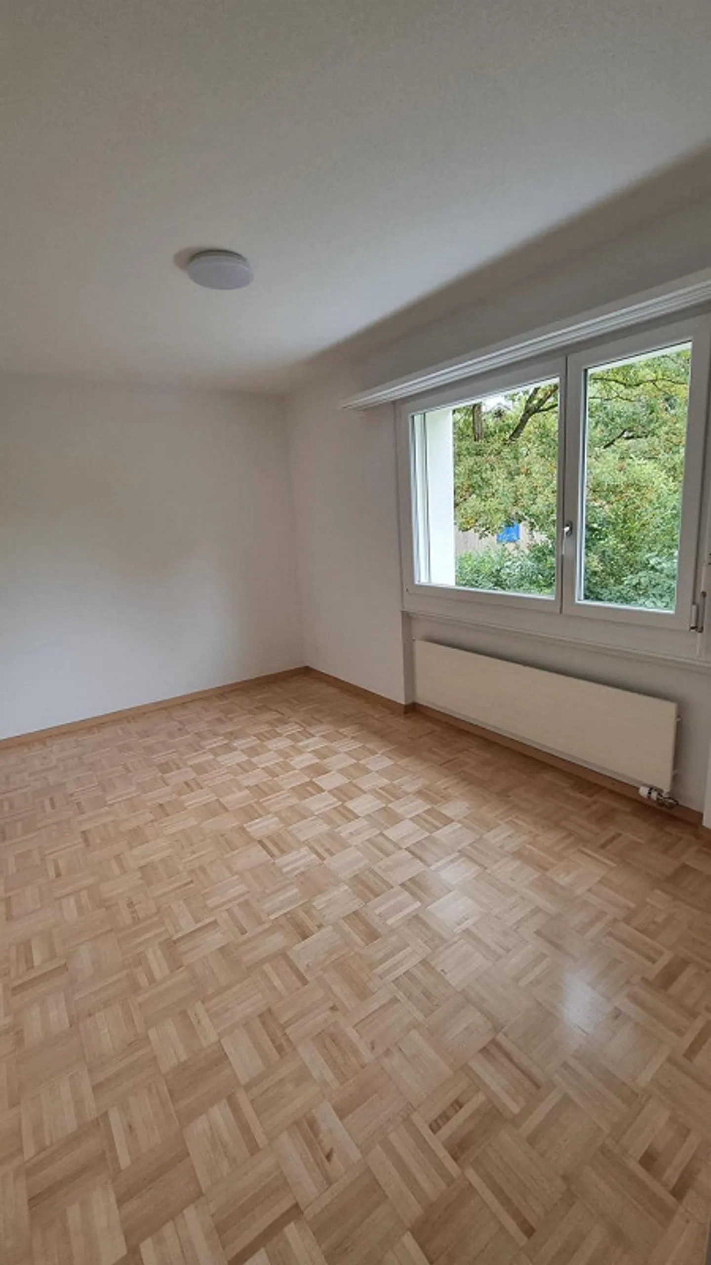 Appartamento moderno di 4,5 stanze in una posizione tranquilla - Foto 1 di 8