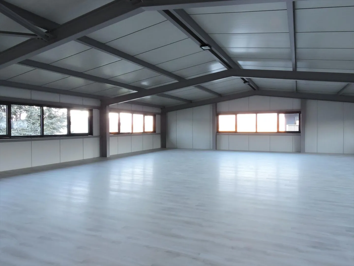 Office space for rent - Photo 2 of 3