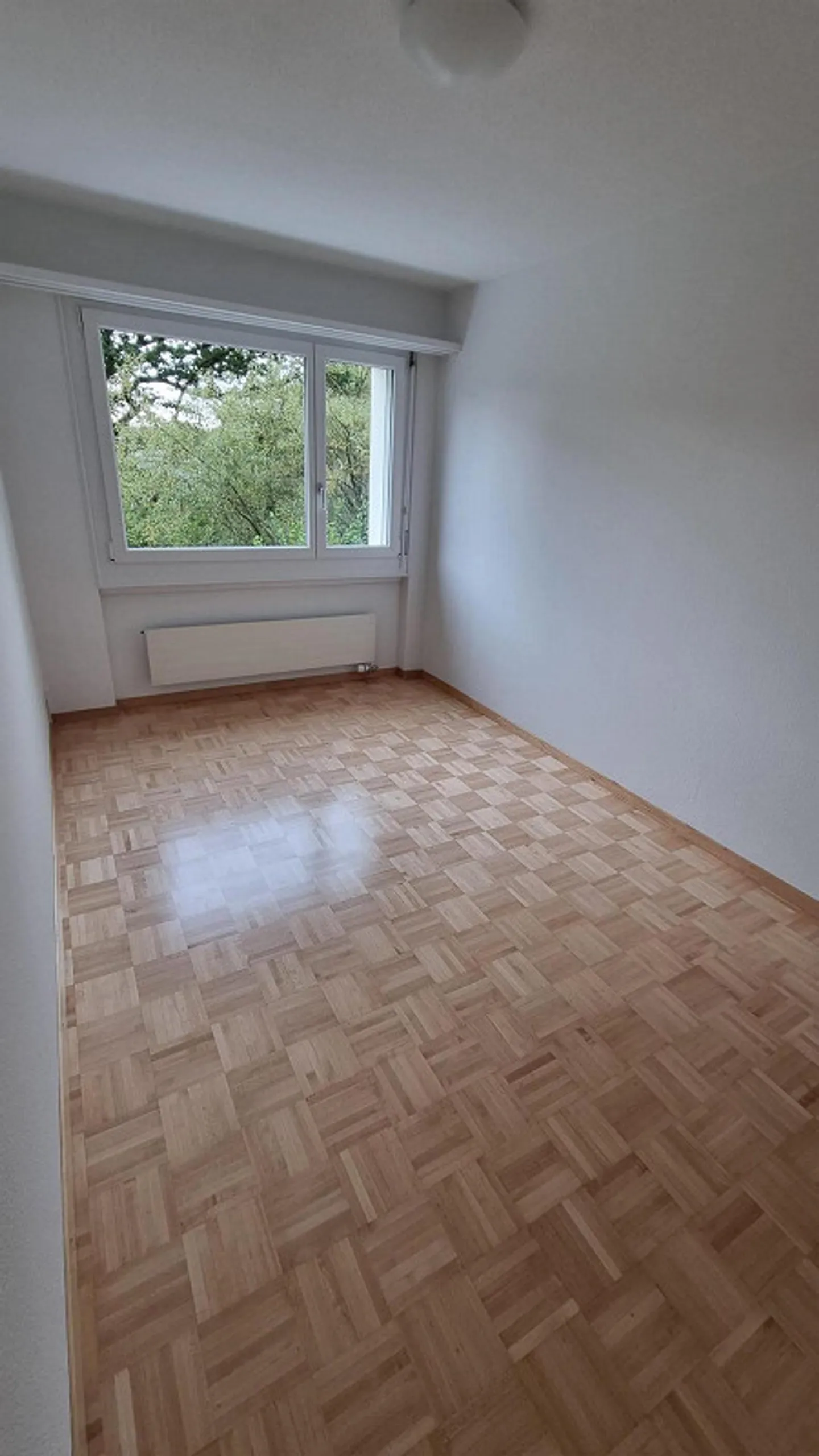 Appartamento moderno di 4,5 stanze in una posizione tranquilla - Foto 4 di 8