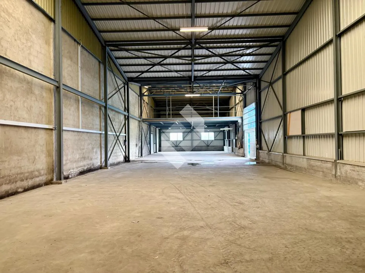 Lagerhalle zur Miete - Gewerbe- und Industriezone Charrat - Foto 1 von 9
