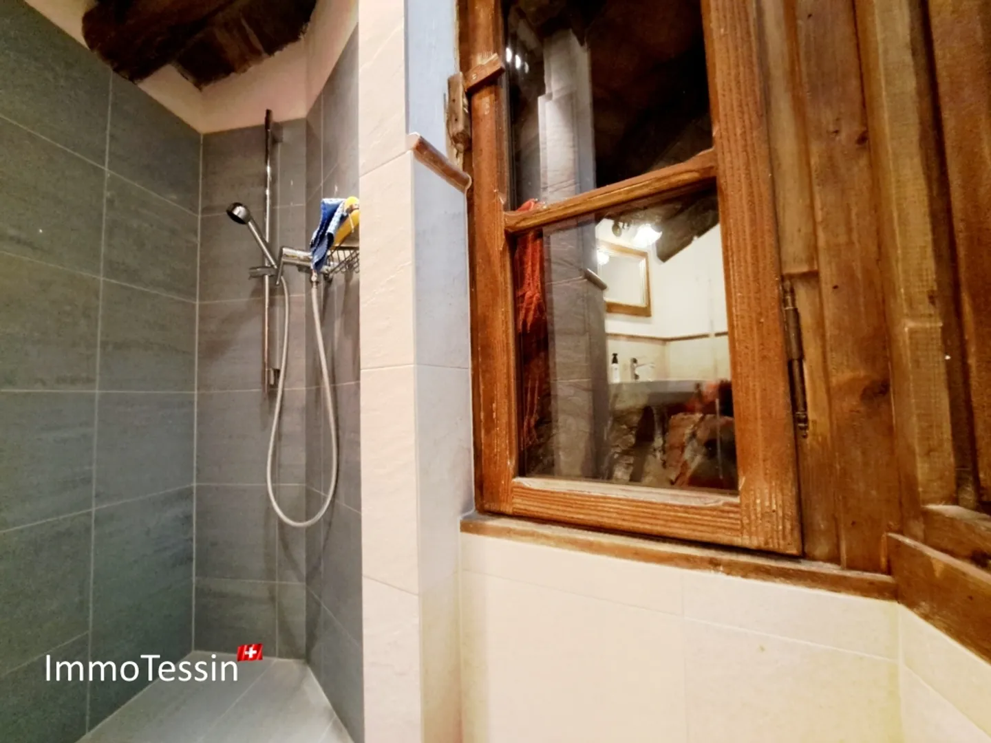 A Jewel in Brissago: The Historic Mill of Brissago Completely Converted into a Residential House - Photo 13 of 13