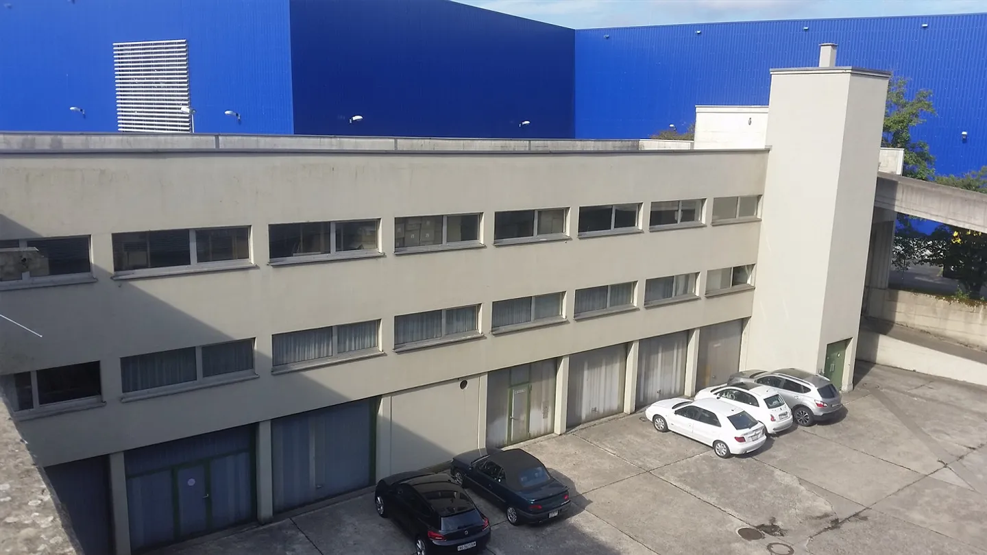 Commercial or storage space or studio - from 420 m2 - Photo 2 of 4