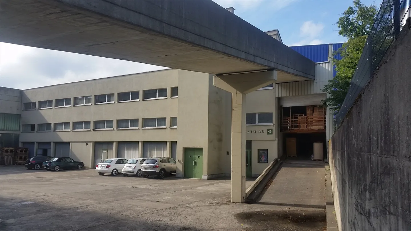 Commercial or storage space or studio - from 420 m2 - Photo 3 of 4