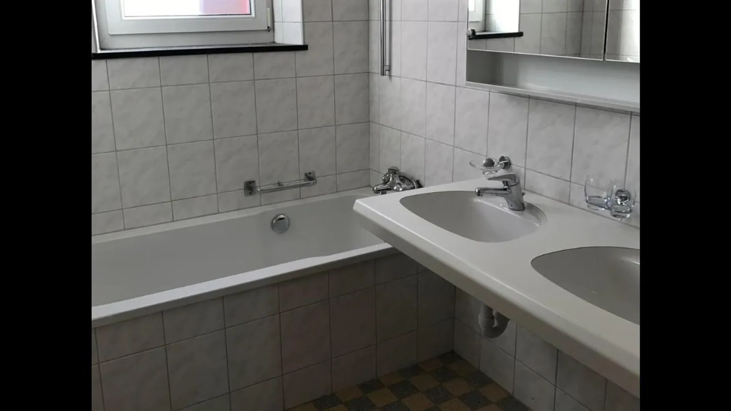 Geräumige 4-Zimmer Wohnung - Foto 1 von 9
