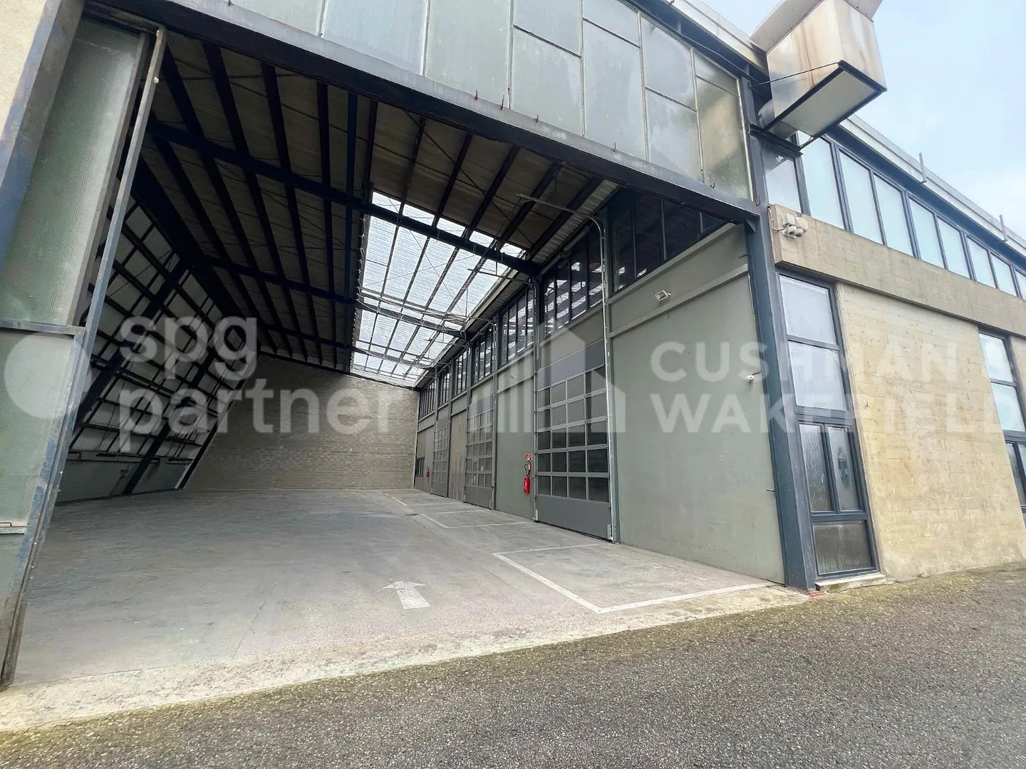 Spazio industriale e artigianale attrezzato di 1.470 m² a Petit-Lancy - Foto 2 di 13