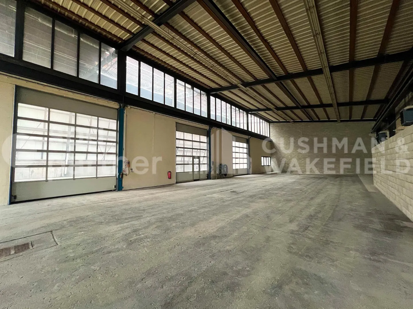 Spazio industriale e artigianale attrezzato di 1.470 m² a Petit-Lancy - Foto 3 di 13