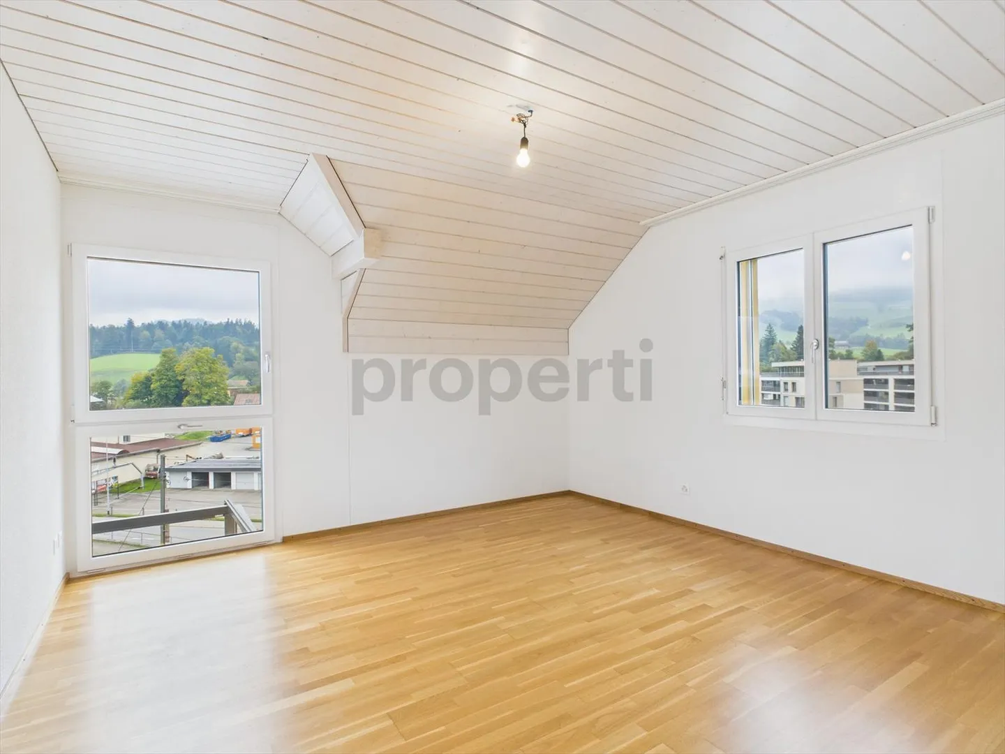 Benvenuti in questa moderna e ben tenuta casa unifamiliare di 6,5 stanze - costruita nel 2015, in una posizione tranquilla a Schüpfheim (LU) - Foto 6 di 13
