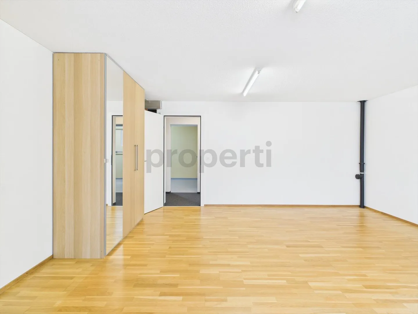 Benvenuti in questa moderna e ben tenuta casa unifamiliare di 6,5 stanze - costruita nel 2015, in una posizione tranquilla a Schüpfheim (LU) - Foto 9 di 13