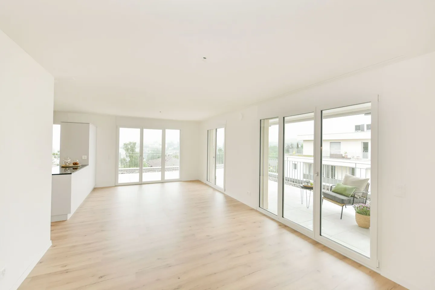 Dreamlike View I 3.5-Room Penthouse Apartment - Photo 4 of 10