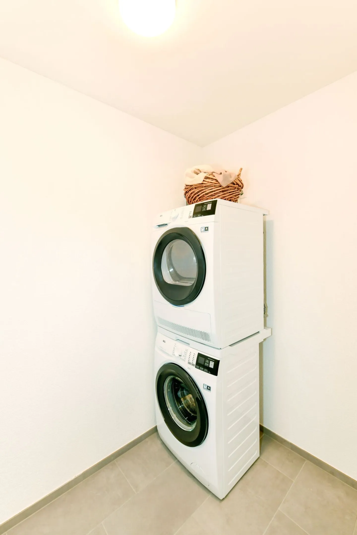 Dreamlike View I 3.5-Room Penthouse Apartment - Photo 6 of 10