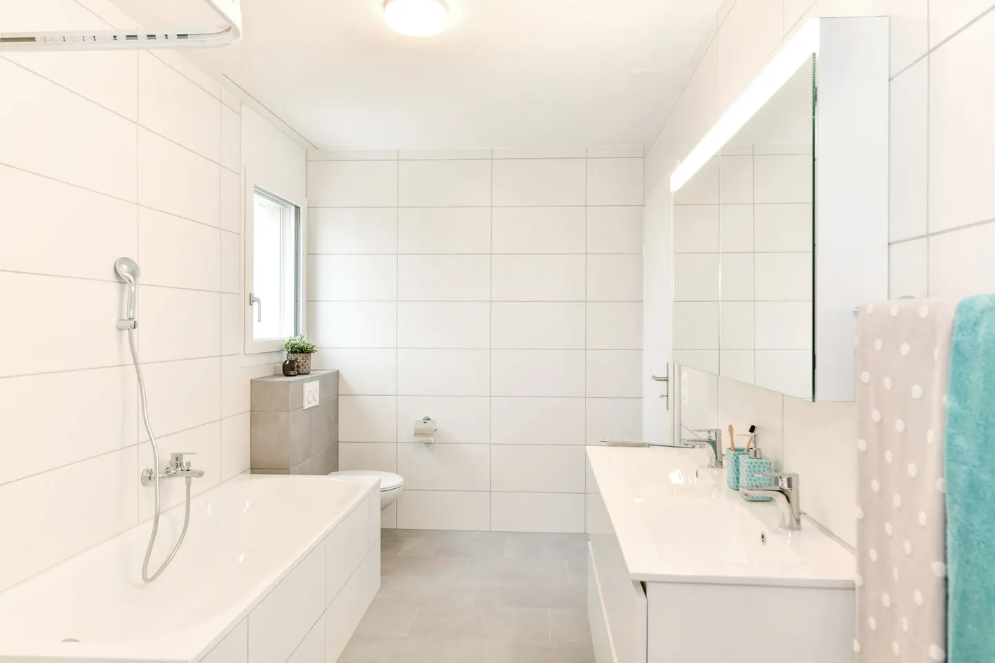 Dreamlike View I 3.5-Room Penthouse Apartment - Photo 7 of 10