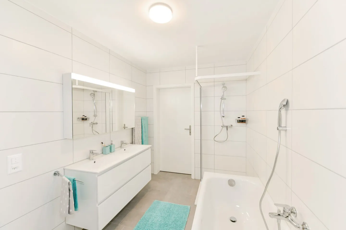 Dreamlike View I 3.5-Room Penthouse Apartment - Photo 8 of 10