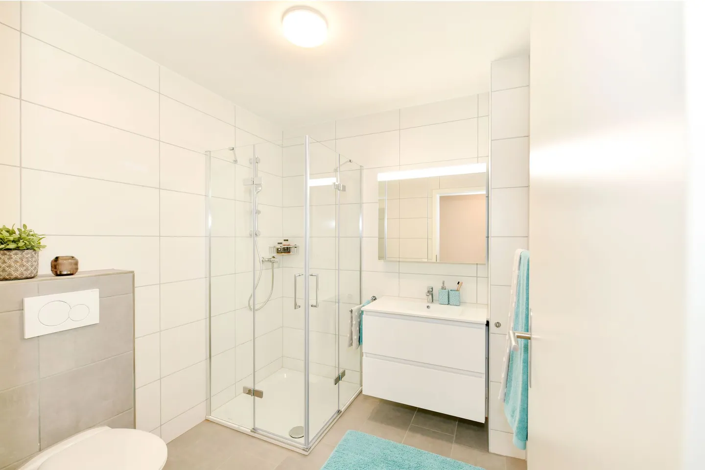 Dreamlike View I 3.5-Room Penthouse Apartment - Photo 9 of 10