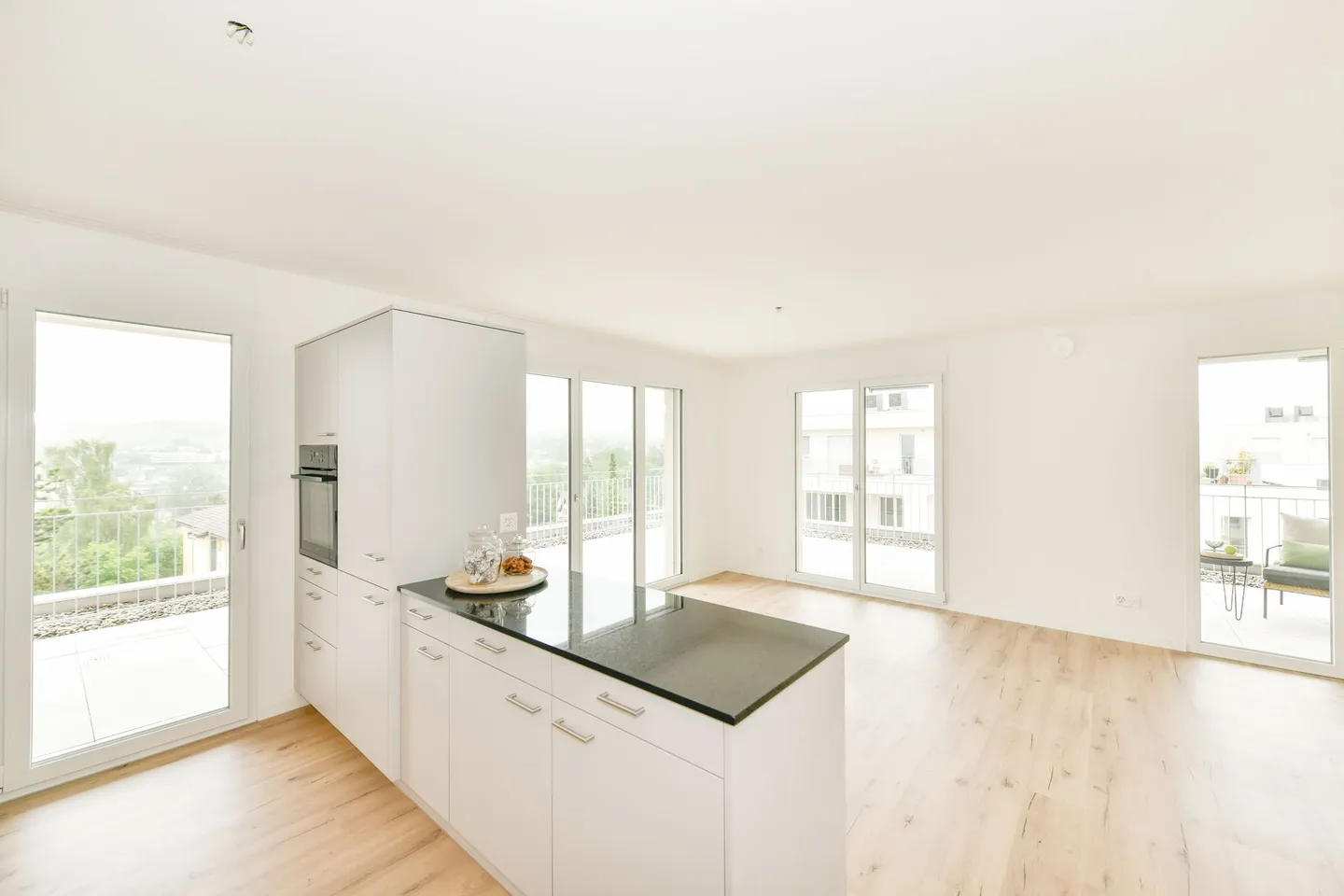 Dreamlike View I 3.5-Room Penthouse Apartment - Photo 2 of 10