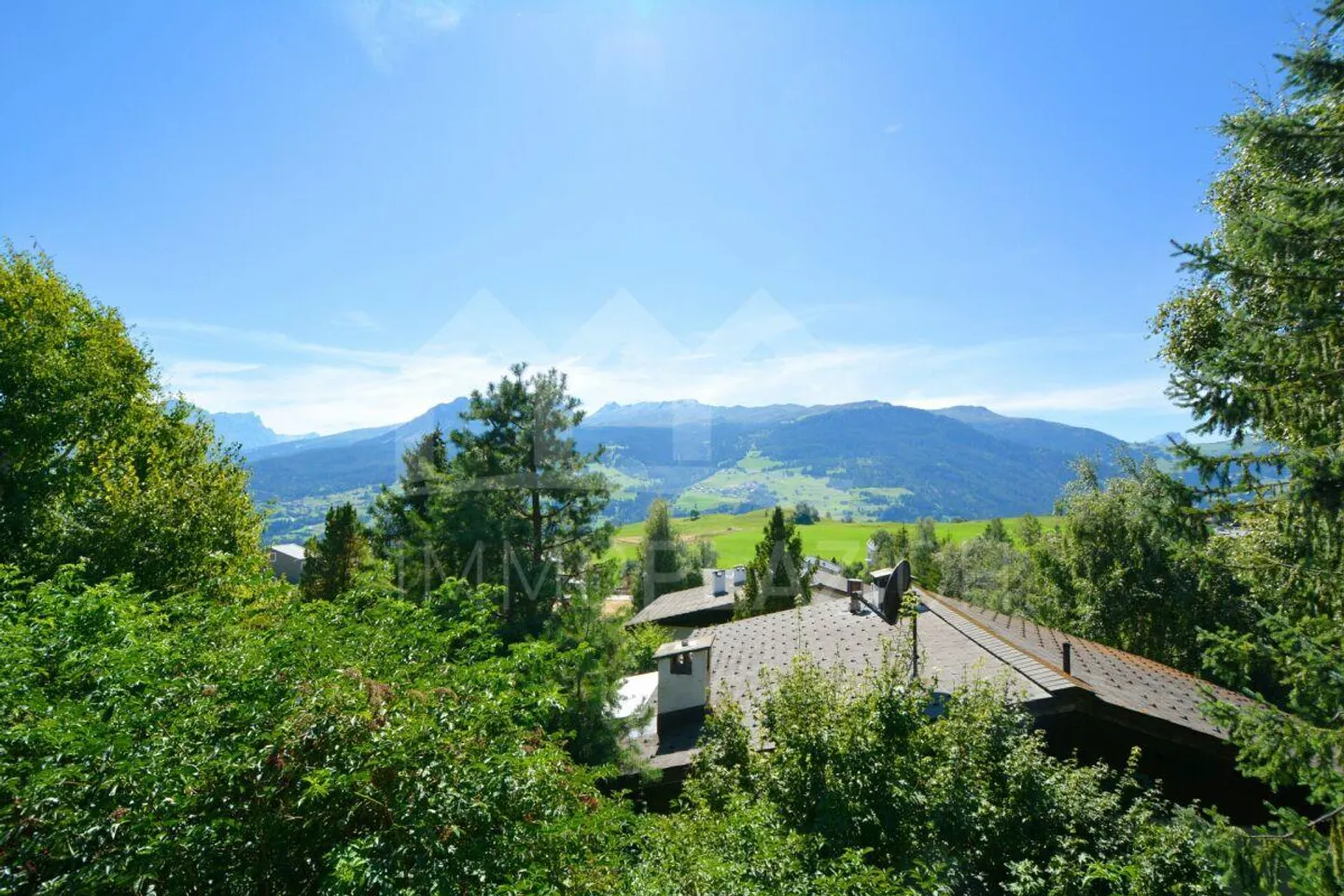 Grosszügiges Ferienchalet an einzigartiger Lage - Foto 3 von 9