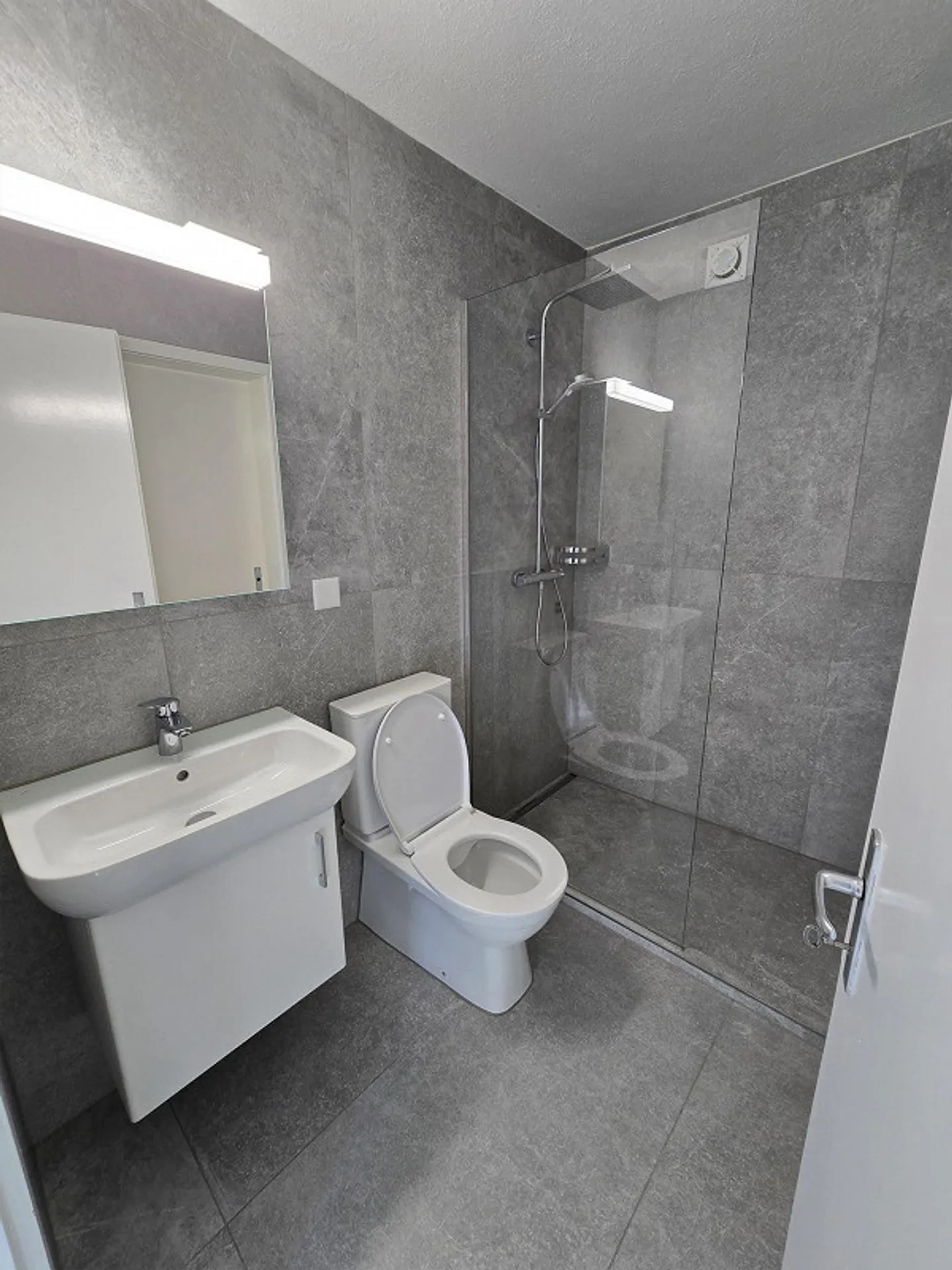 3 Room Apartment - Photo 5 of 5