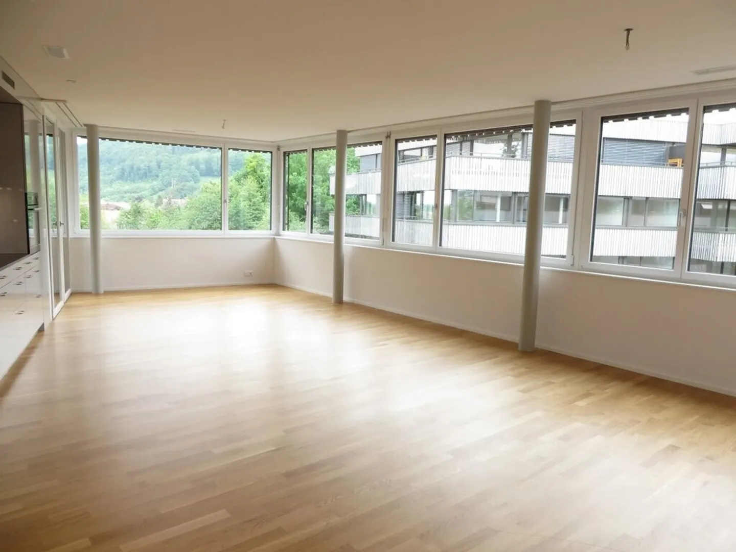 Modernes Apartment mit Loggia - Foto 2 von 9