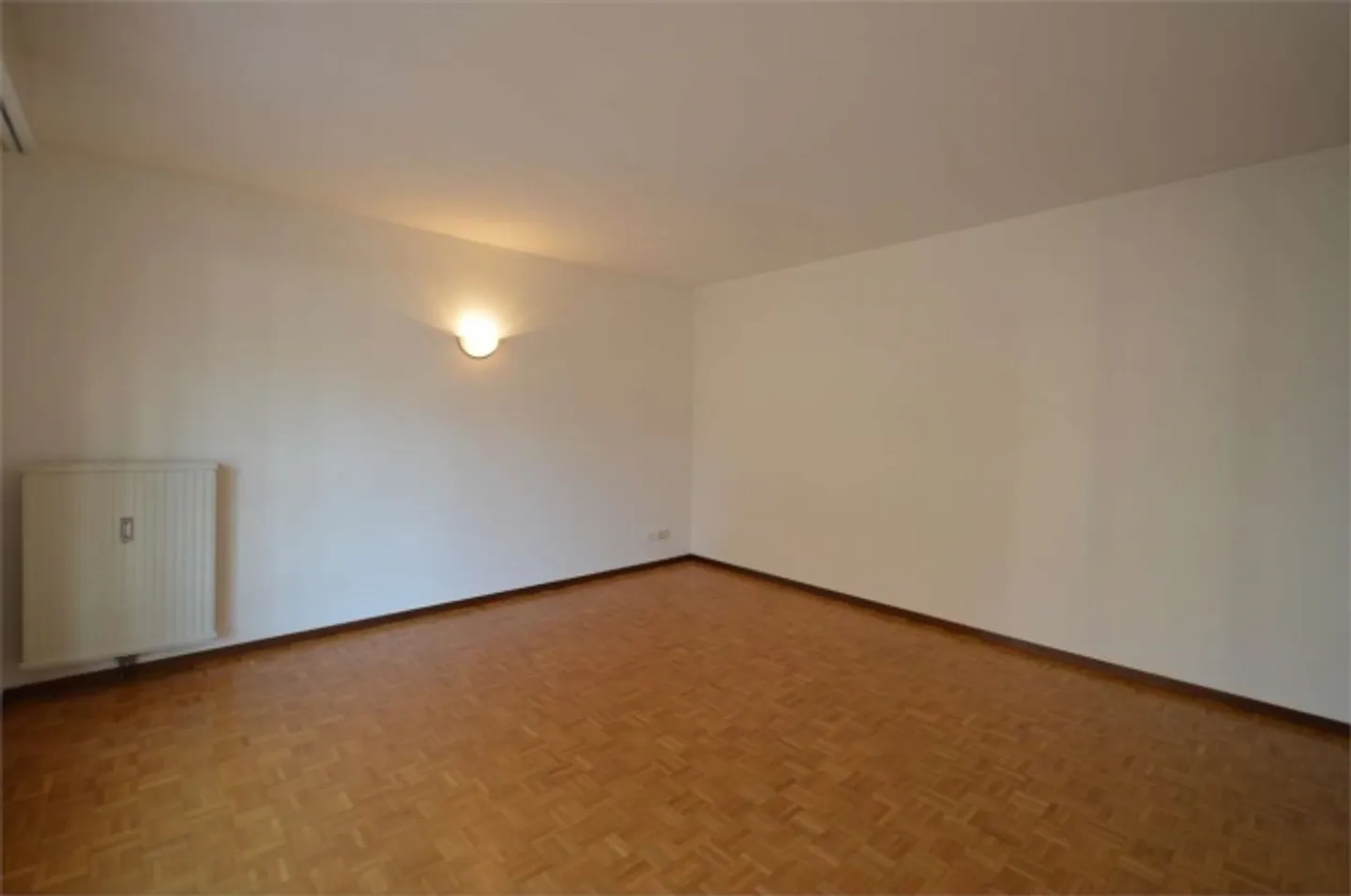 Appartement 2.5 pièces dans le centre-ville - Photo 2 sur 14