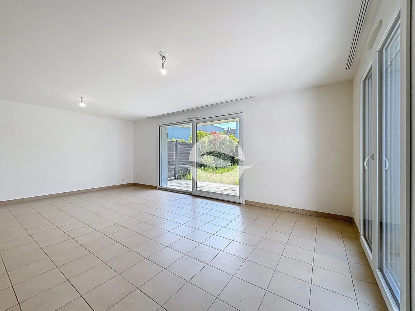 Semi-Detached House 8 Rooms - Photo 4 of 21