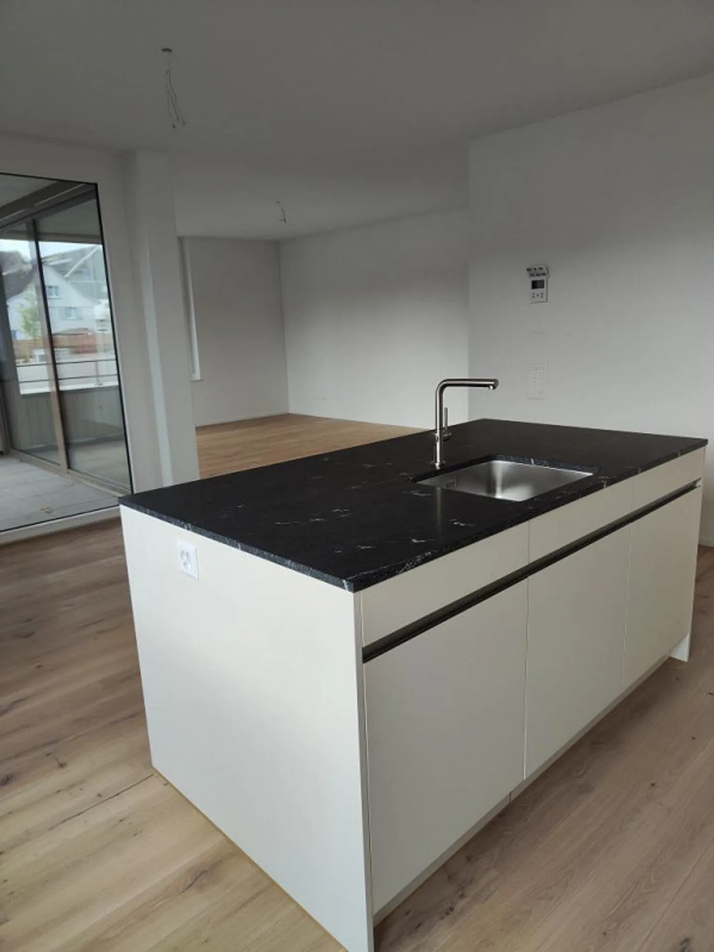 PREMIÈRE OCCUPATION - appartement central de 4,5 pièces au standard de propriété ! - Photo 3 sur 12