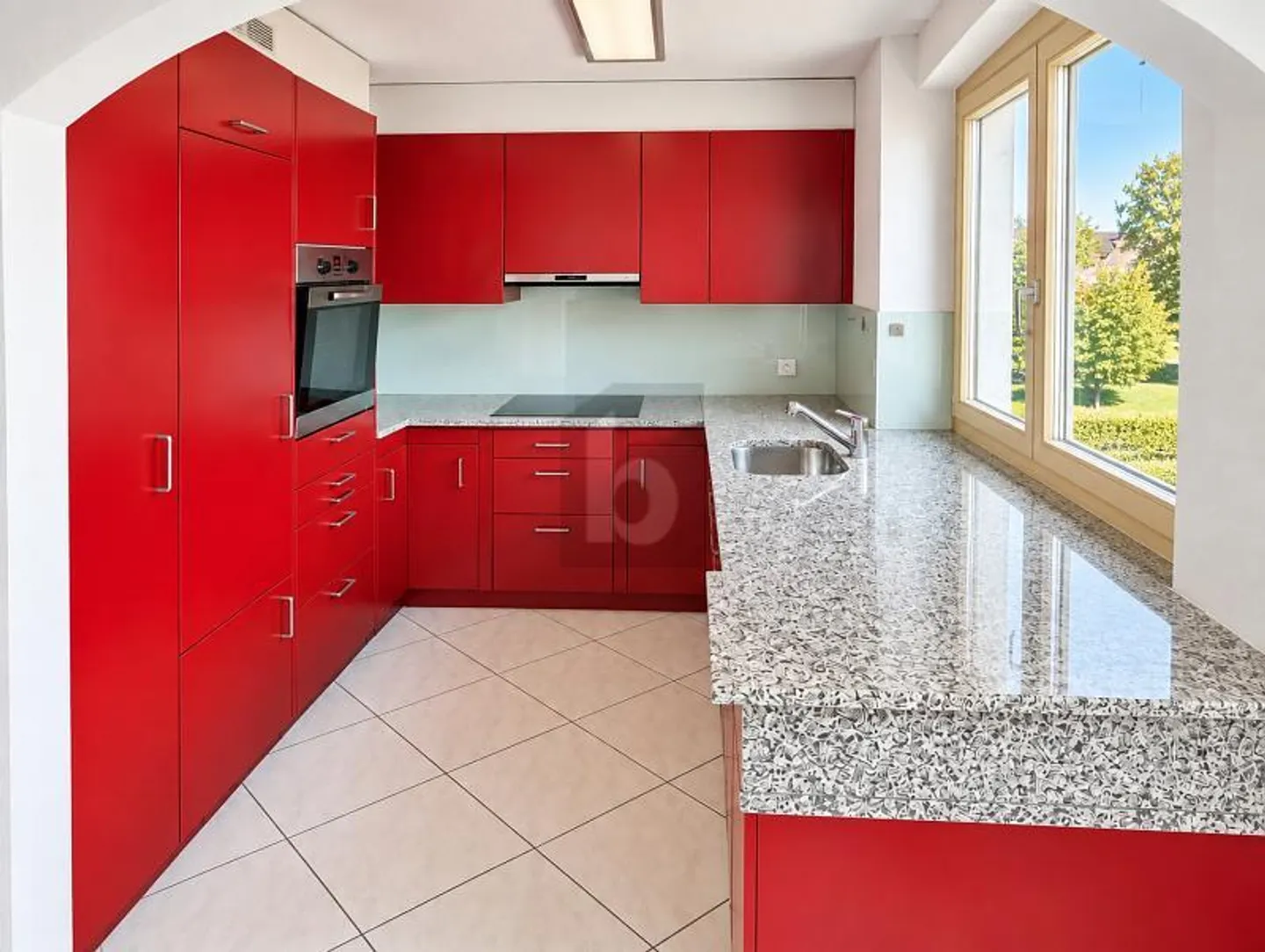 APPARTEMENT LUMINEUX AVEC CHEMINÉE EN EMPLACEMENT CENTRAL - Photo 5 sur 6