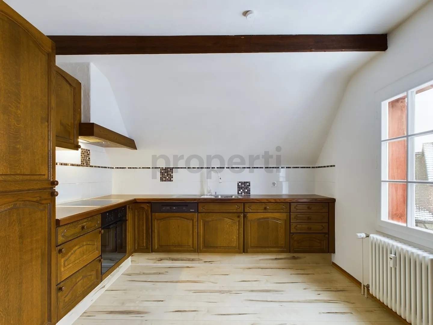 Traumhafte 4.5-Zimmer-Dachwohnung in bester Lage in Freienstein-Teufen - Foto 2 von 11