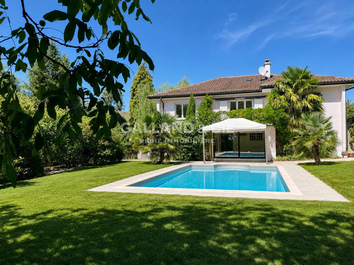 Elegantes Familienhaus mit Garten - Foto 1 von 7