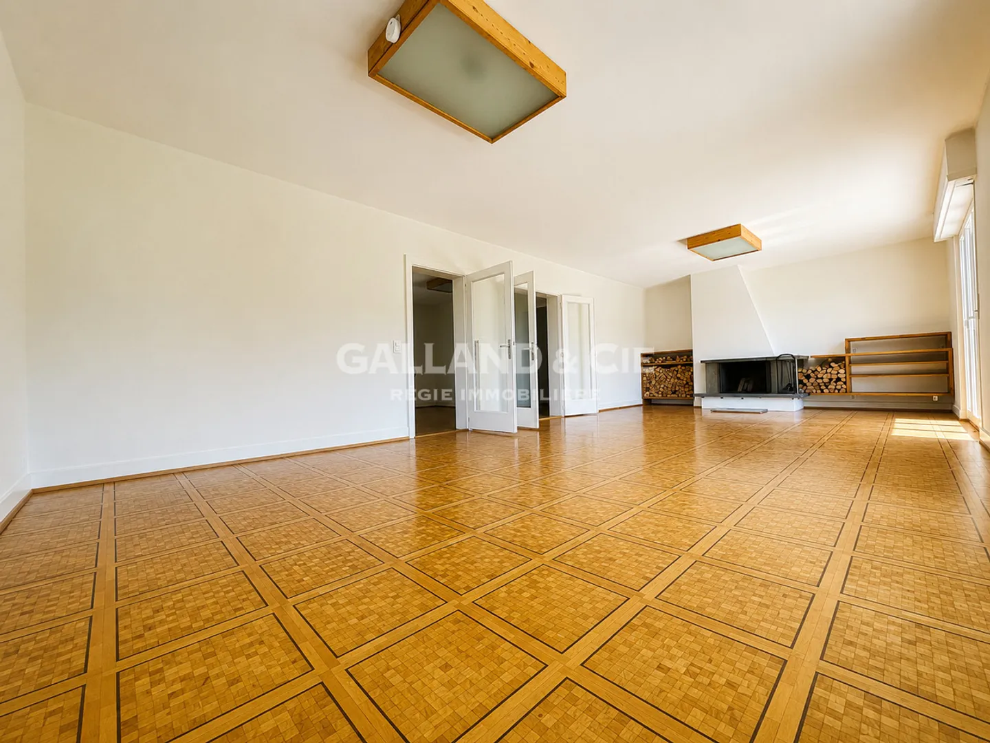 Elegantes Familienhaus mit Garten - Foto 2 von 7