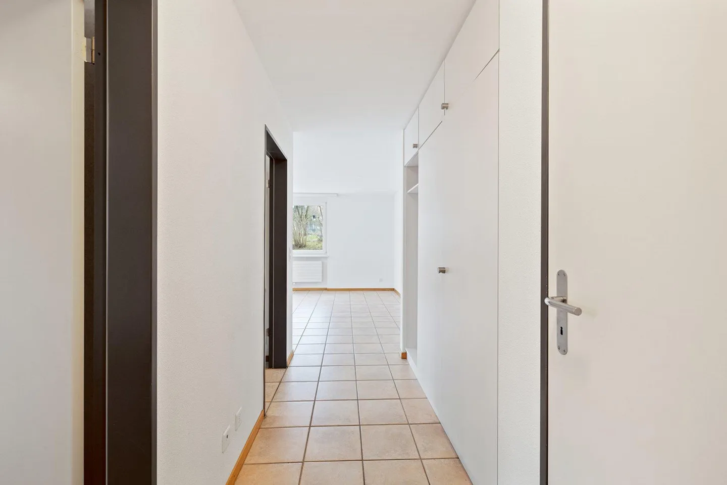 Appartamento Tranquillo con Grande Balcone - Foto 8 di 8