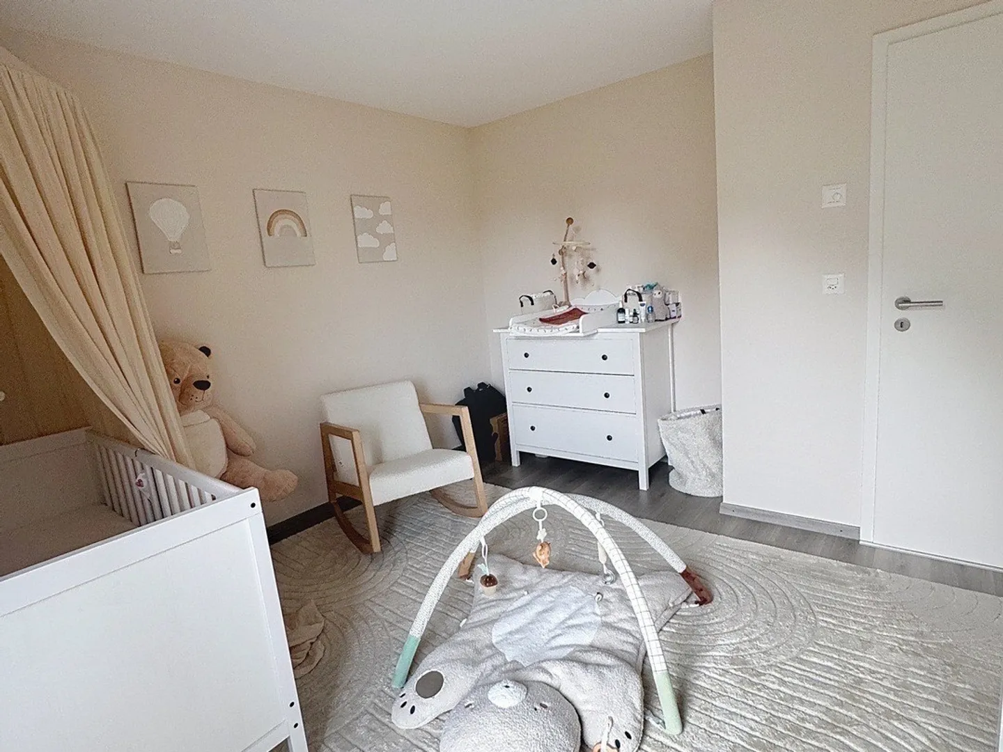 Salins, charmantes 3.5-Zimmer-Wohnung von 98m2 mit Terrasse und privatem Rasen von 64m2 - Foto 8 von 17