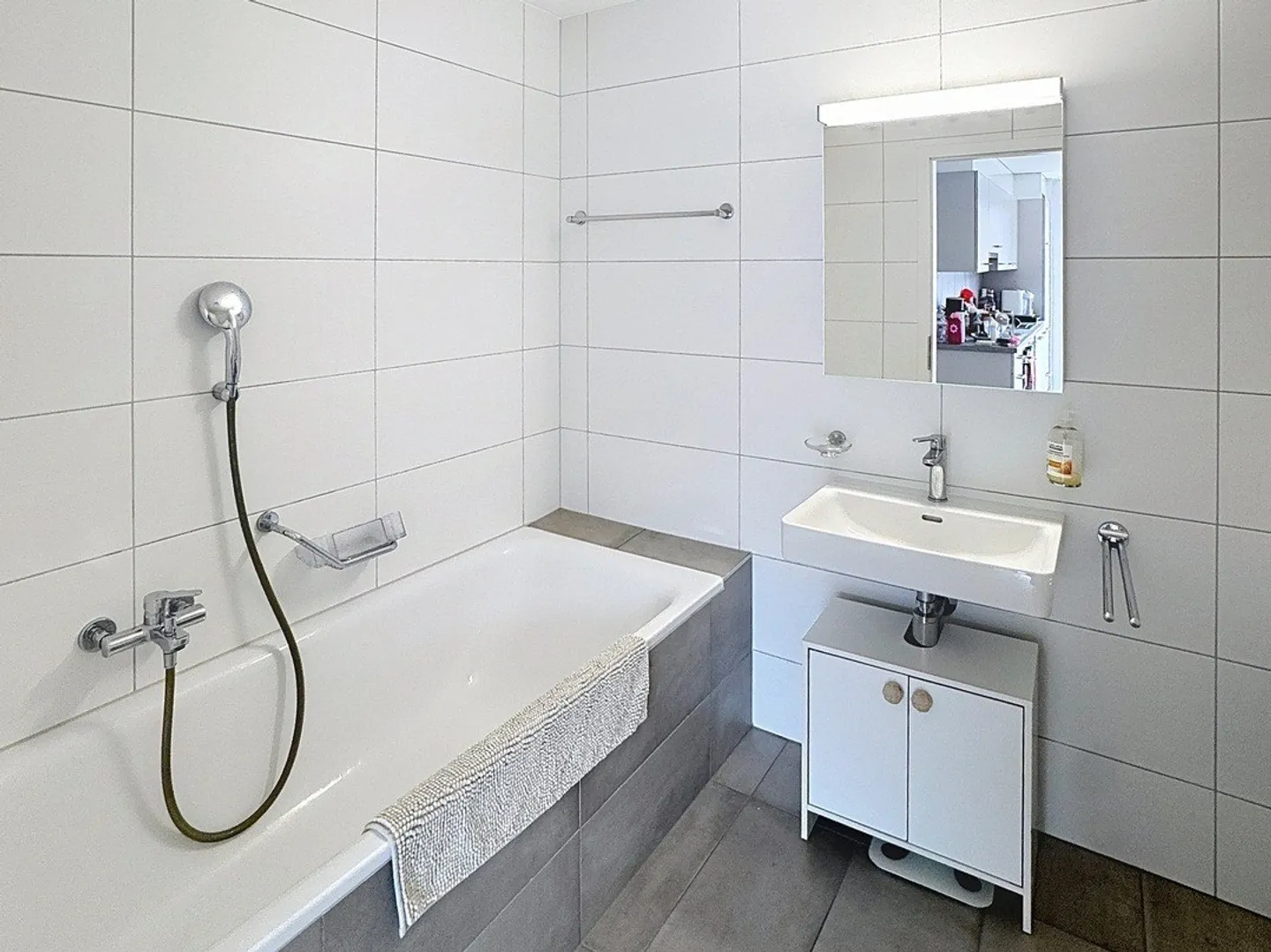 Salins, charmantes 3.5-Zimmer-Wohnung von 98m2 mit Terrasse und privatem Rasen von 64m2 - Foto 9 von 17