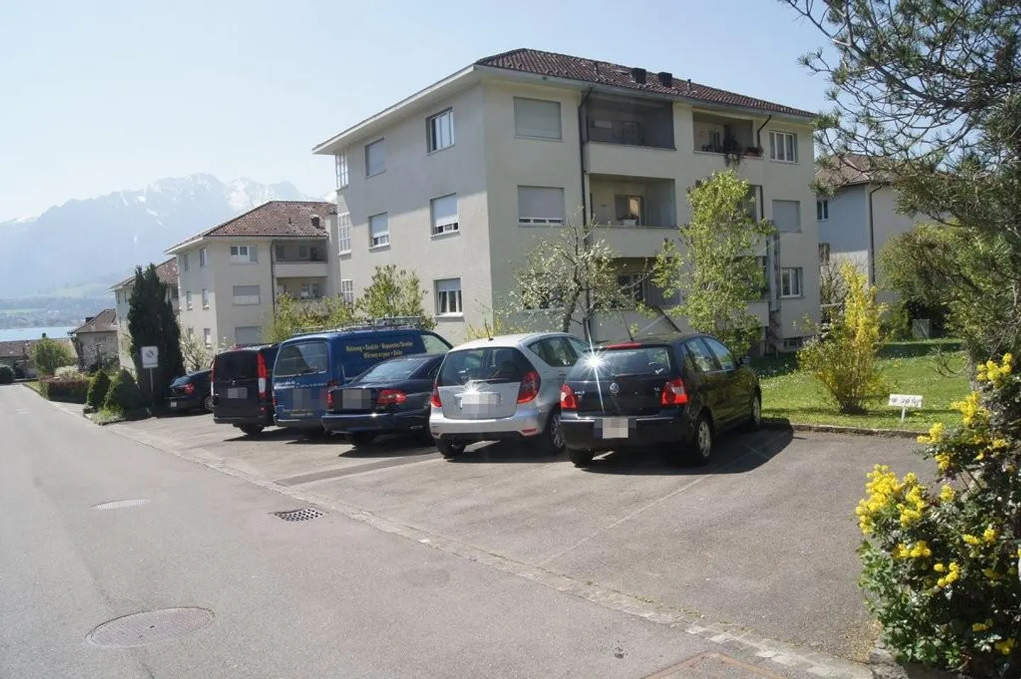 Parkplatz in Hünibach - Foto 2 von 2