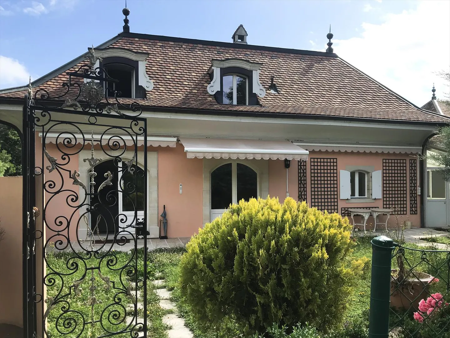 Villa - Photo 1 of 13