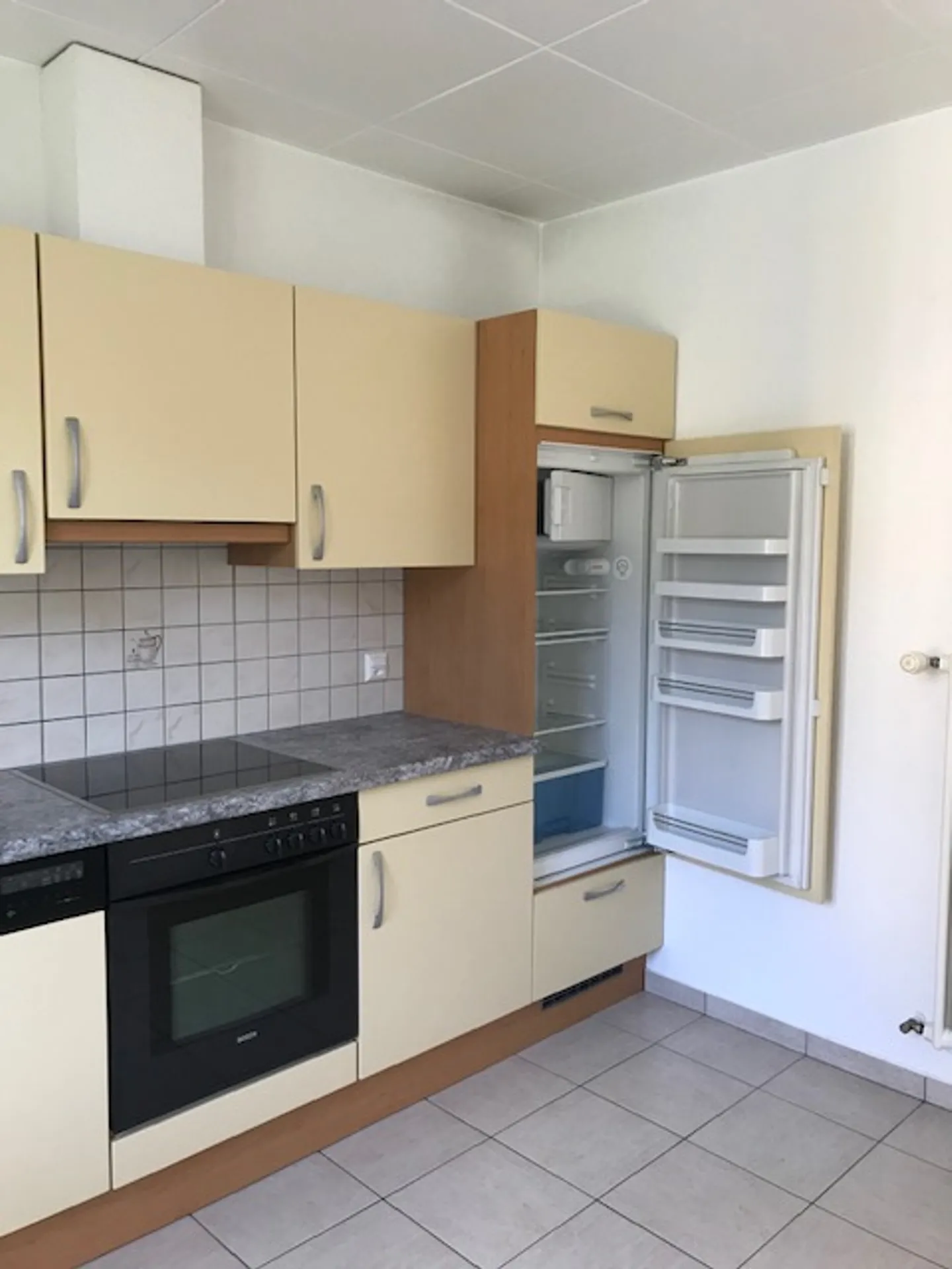 Appartement moderne 3 pièces - Photo 2 sur 9